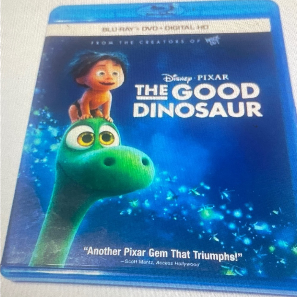Disney Pixar The Good Dinosaur Blu-ray — Blue & Green Cover